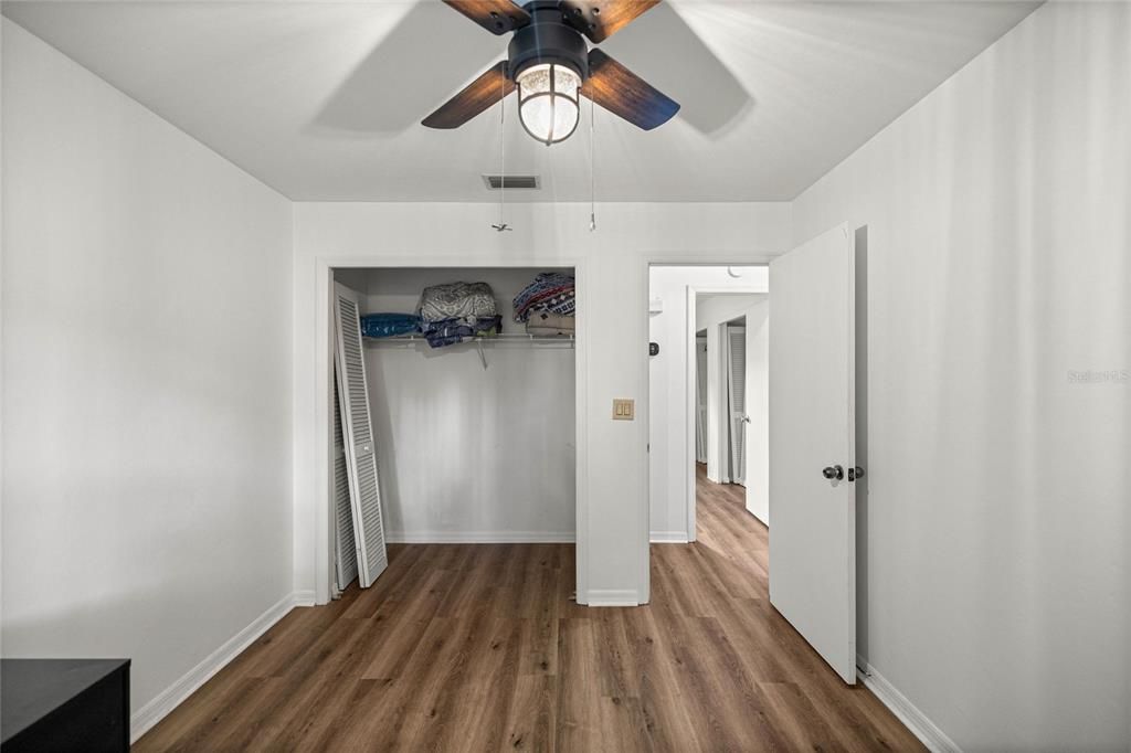 Active With Contract: $225,000 (3 beds, 2 baths, 1406 Square Feet)