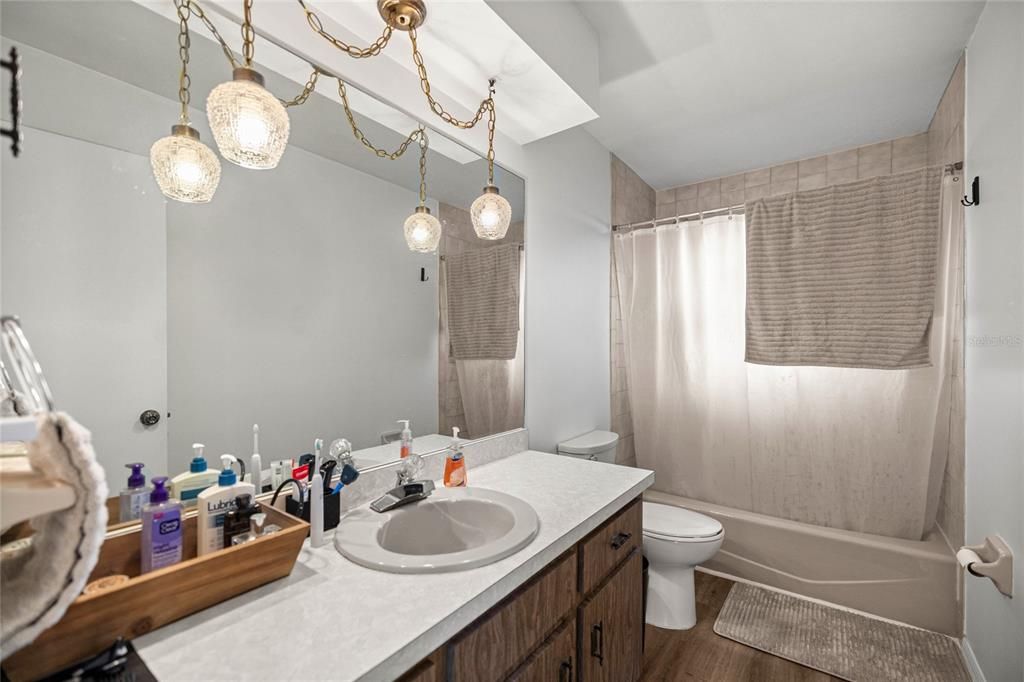 Active With Contract: $225,000 (3 beds, 2 baths, 1406 Square Feet)