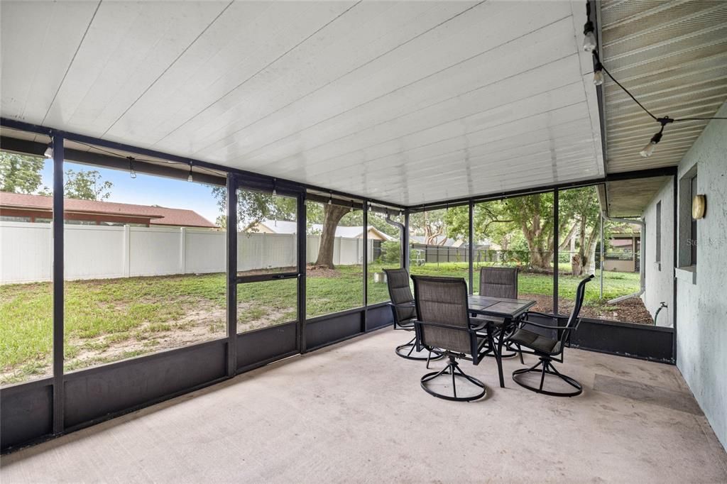 Active With Contract: $225,000 (3 beds, 2 baths, 1406 Square Feet)