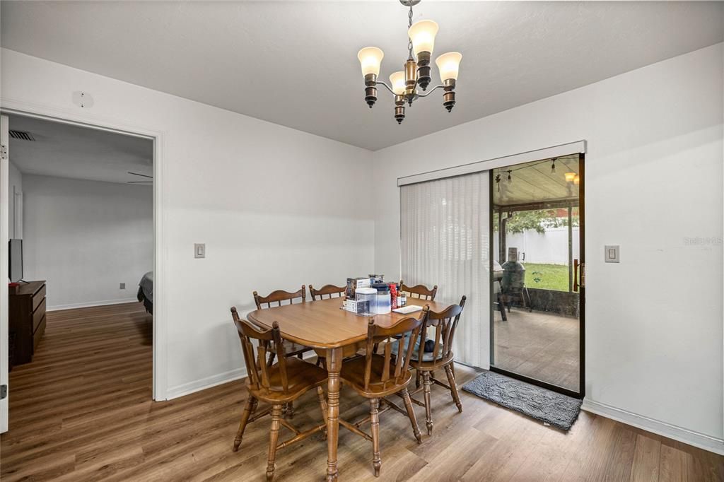 Active With Contract: $225,000 (3 beds, 2 baths, 1406 Square Feet)
