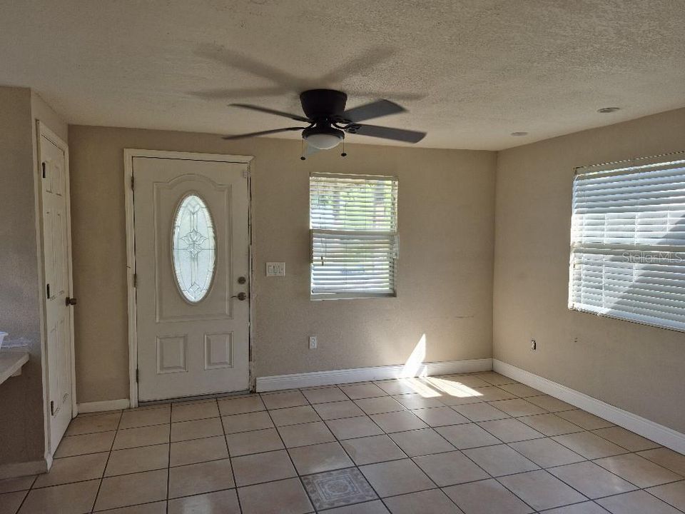 For Sale: $300,000 (3 beds, 2 baths, 1400 Square Feet)