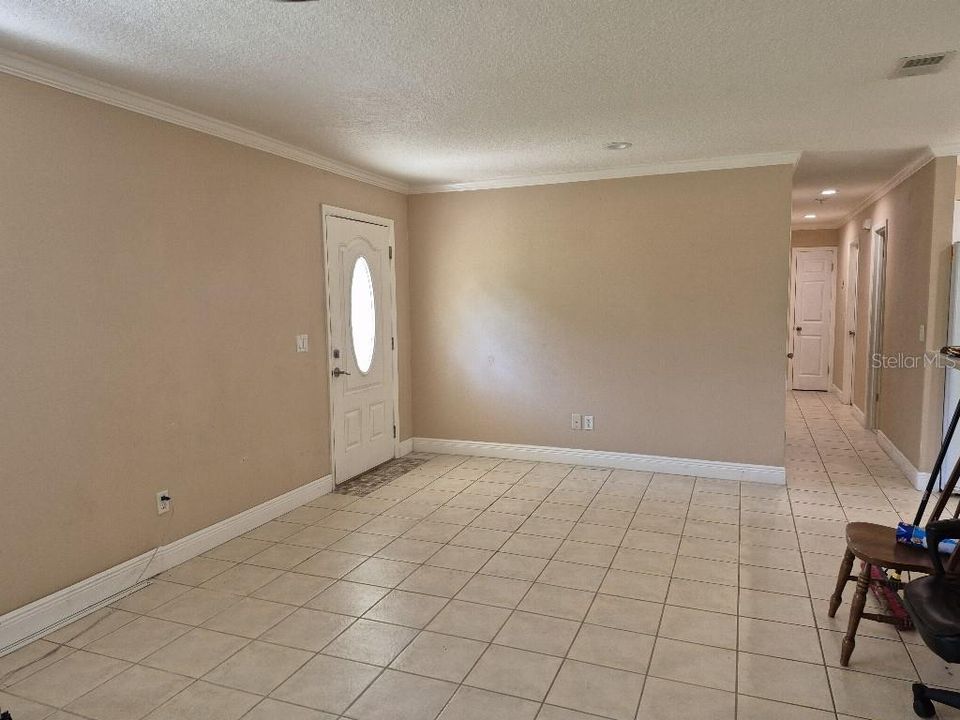 For Sale: $300,000 (3 beds, 2 baths, 1400 Square Feet)