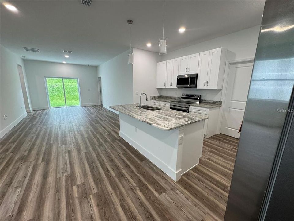 出租: $1,900 (4 贝兹, 3 浴室, 1797 平方英尺)