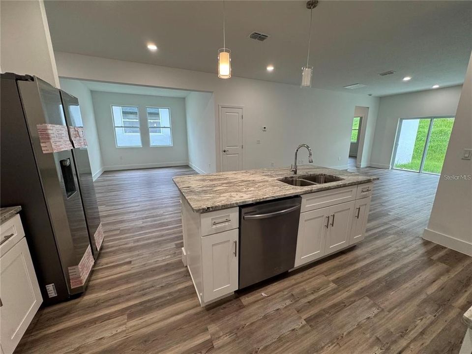 出租: $1,900 (4 贝兹, 3 浴室, 1797 平方英尺)