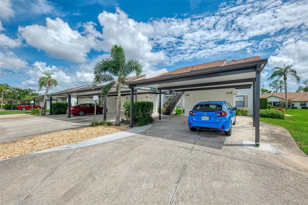 合同活跃: $179,000 (2 贝兹, 2 浴室, 900 平方英尺)