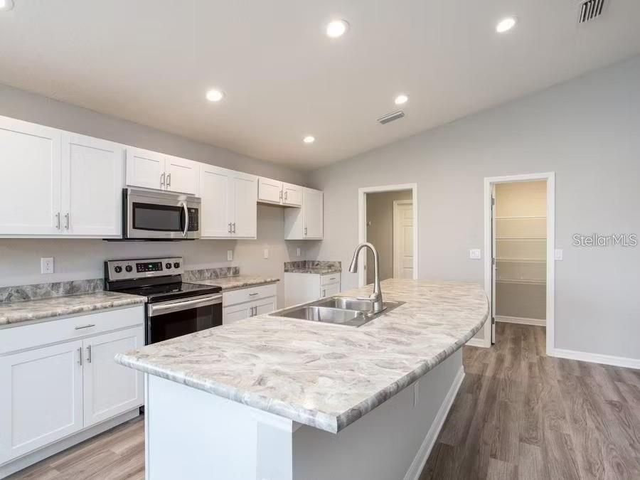 Active With Contract: $351,900 (3 beds, 2 baths, 1545 Square Feet)