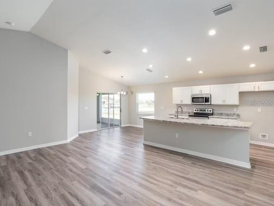 Active With Contract: $351,900 (3 beds, 2 baths, 1545 Square Feet)