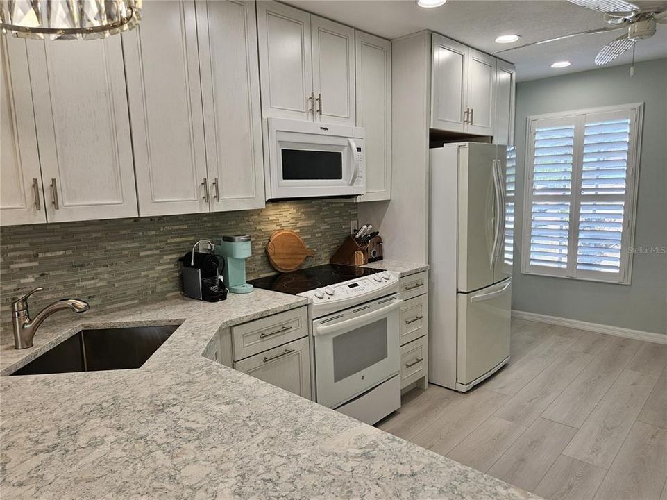 В аренду: $5,000 (2 спален, 1 ванн, 985 Квадратных фут)