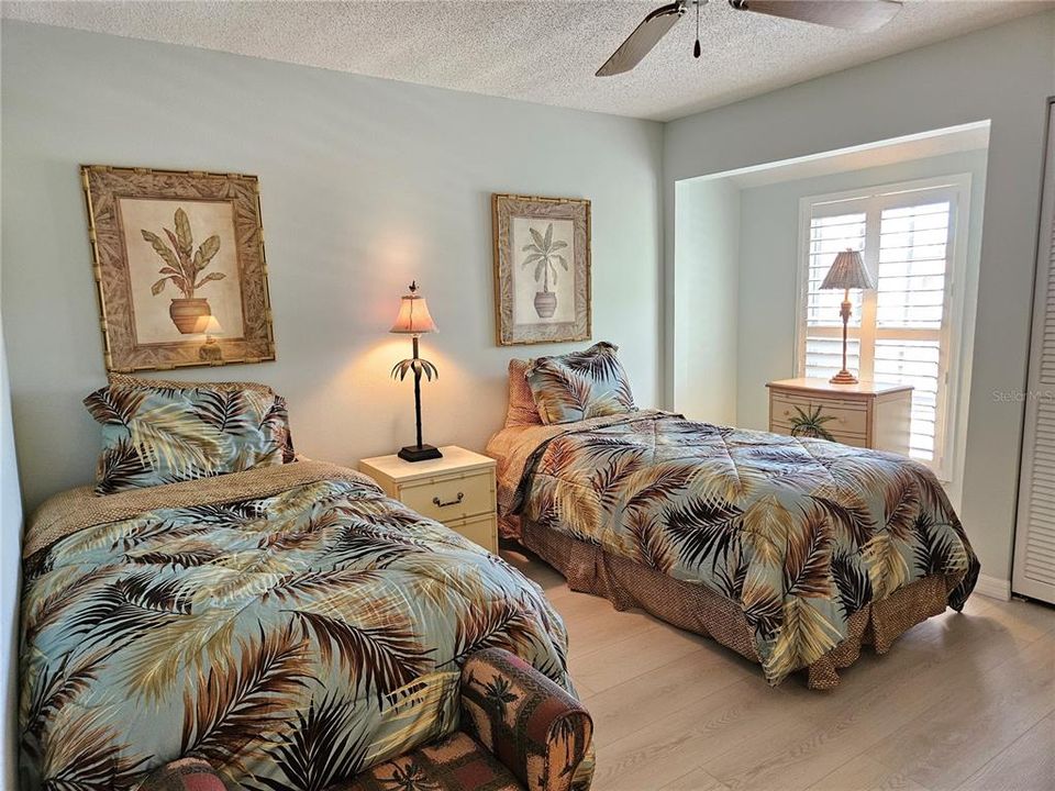 В аренду: $5,000 (2 спален, 1 ванн, 985 Квадратных фут)