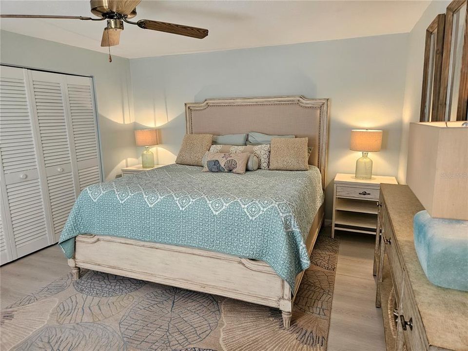 В аренду: $5,000 (2 спален, 1 ванн, 985 Квадратных фут)