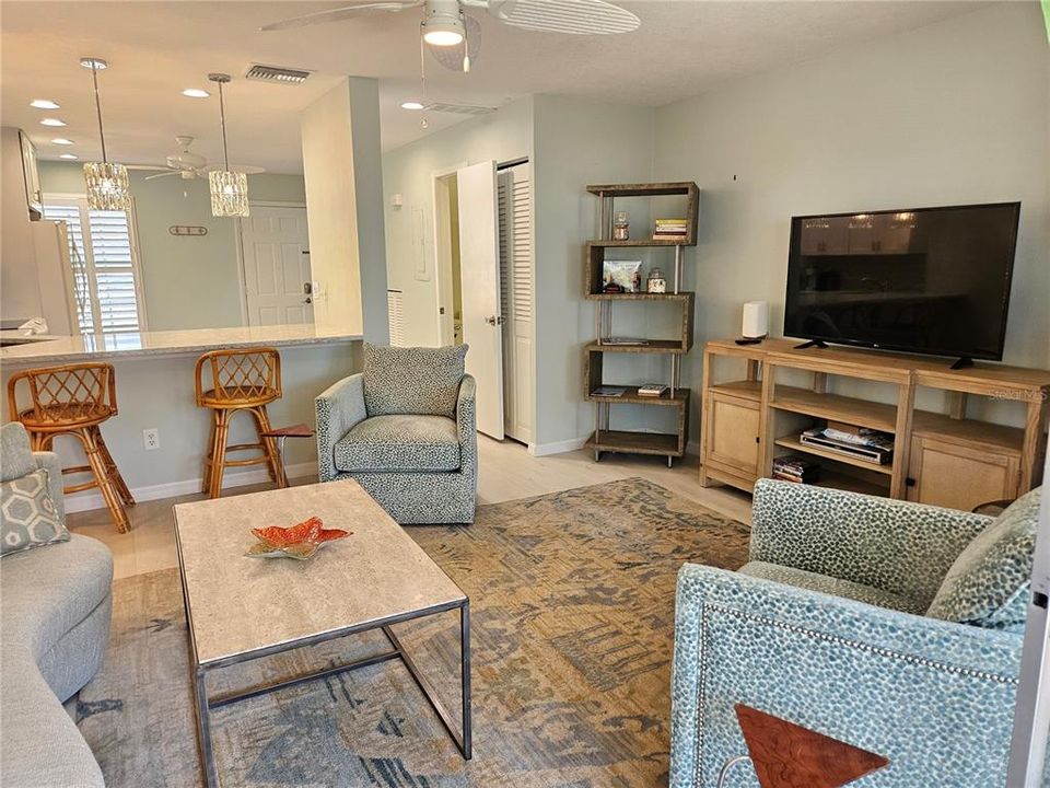 В аренду: $5,000 (2 спален, 1 ванн, 985 Квадратных фут)