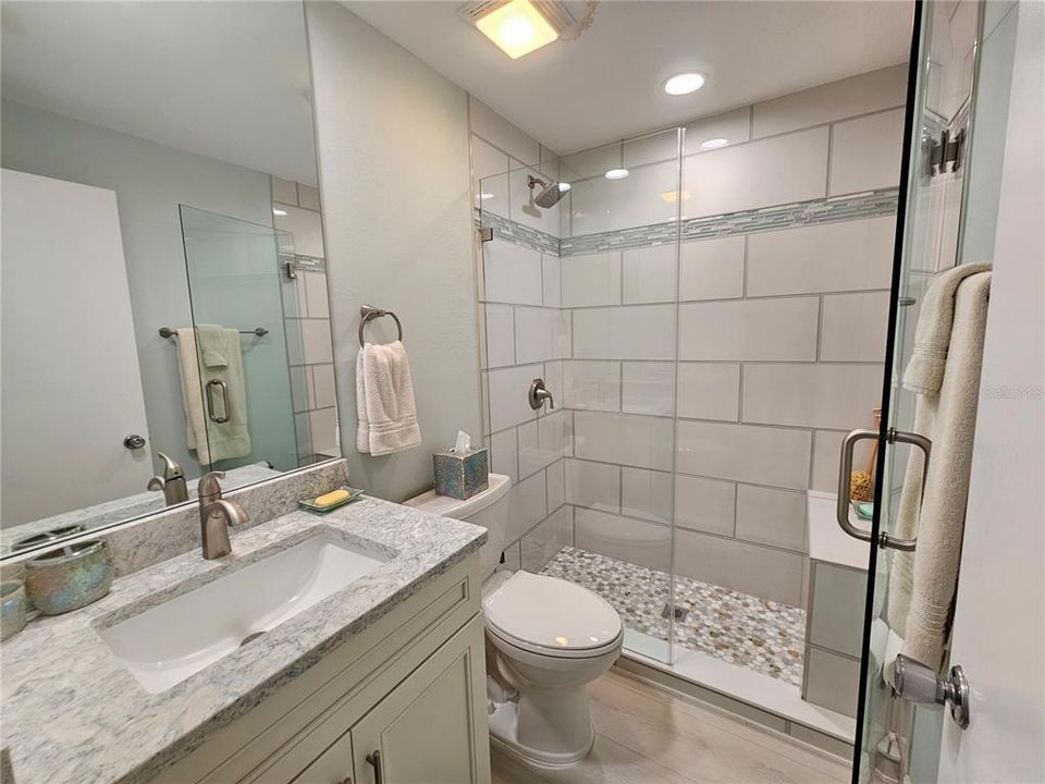 В аренду: $5,000 (2 спален, 1 ванн, 985 Квадратных фут)