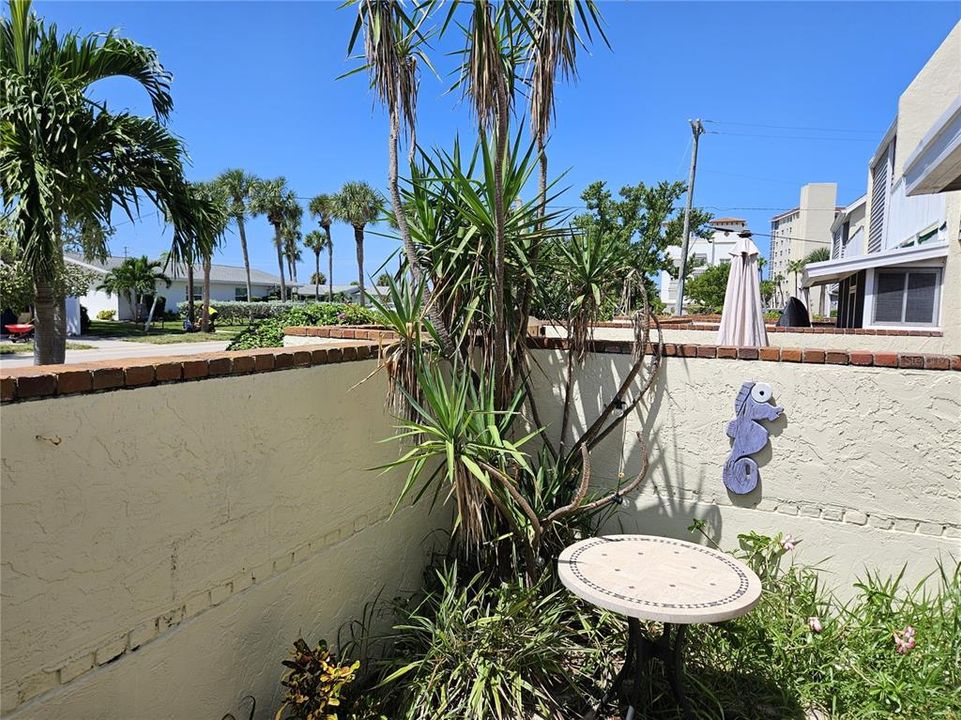 В аренду: $5,000 (2 спален, 1 ванн, 985 Квадратных фут)