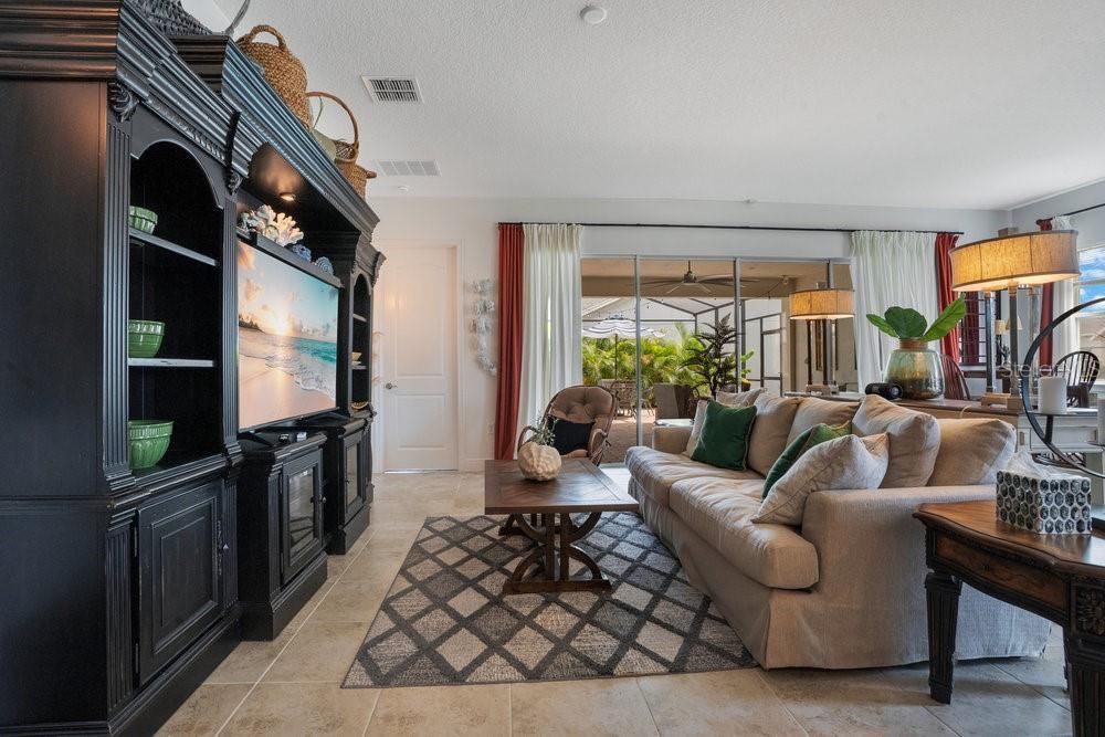 For Sale: $585,000 (3 beds, 3 baths, 2365 Square Feet)