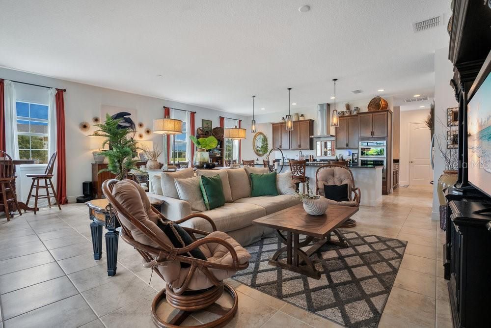 For Sale: $585,000 (3 beds, 3 baths, 2365 Square Feet)