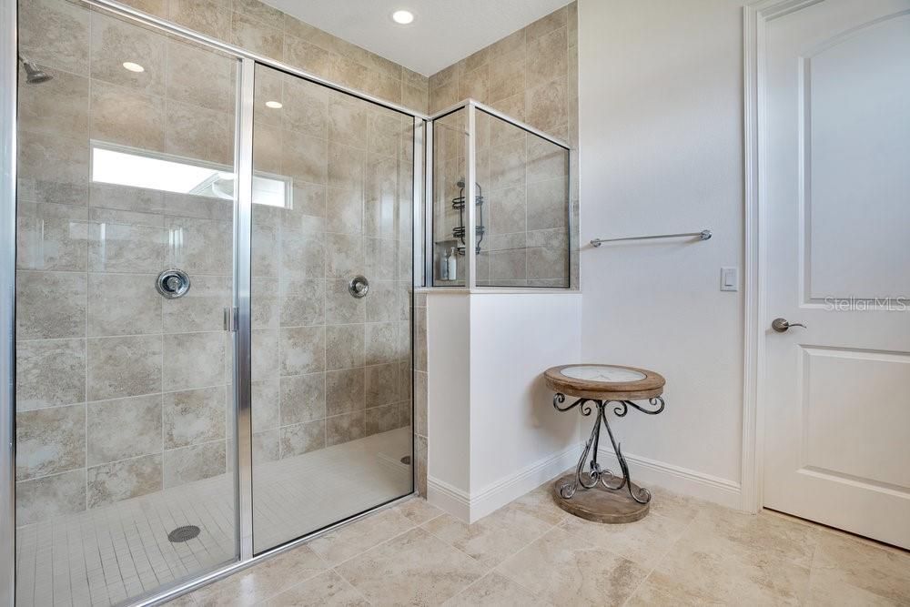 For Sale: $585,000 (3 beds, 3 baths, 2365 Square Feet)