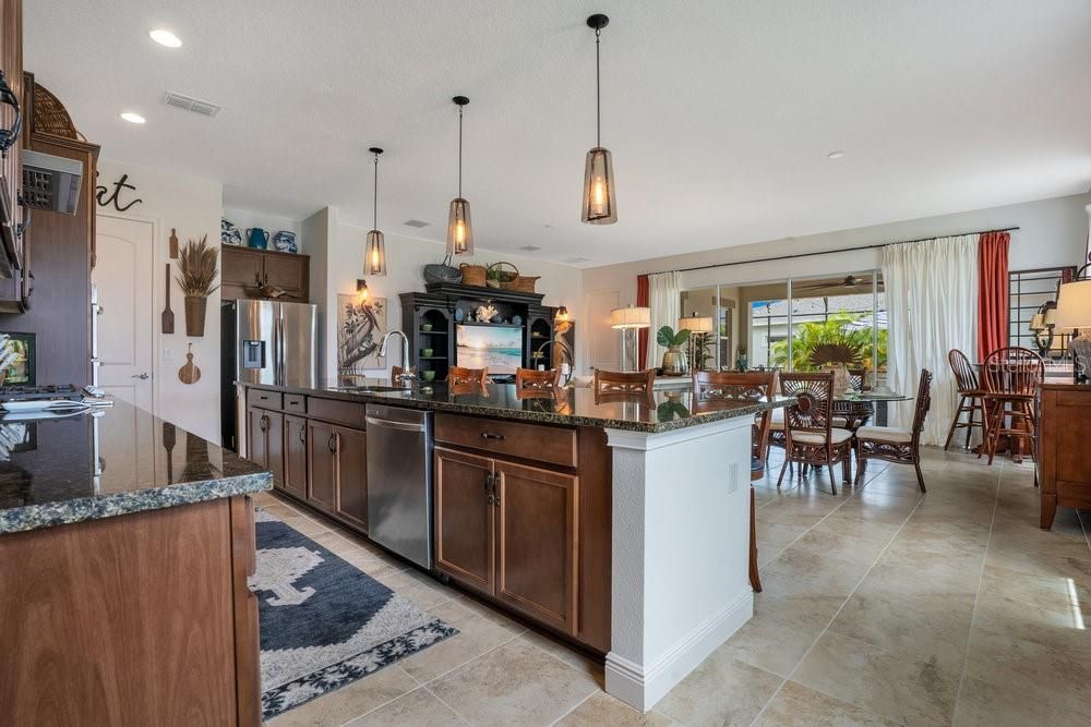 For Sale: $585,000 (3 beds, 3 baths, 2365 Square Feet)