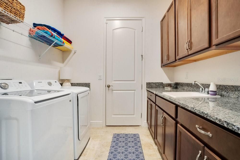 For Sale: $585,000 (3 beds, 3 baths, 2365 Square Feet)