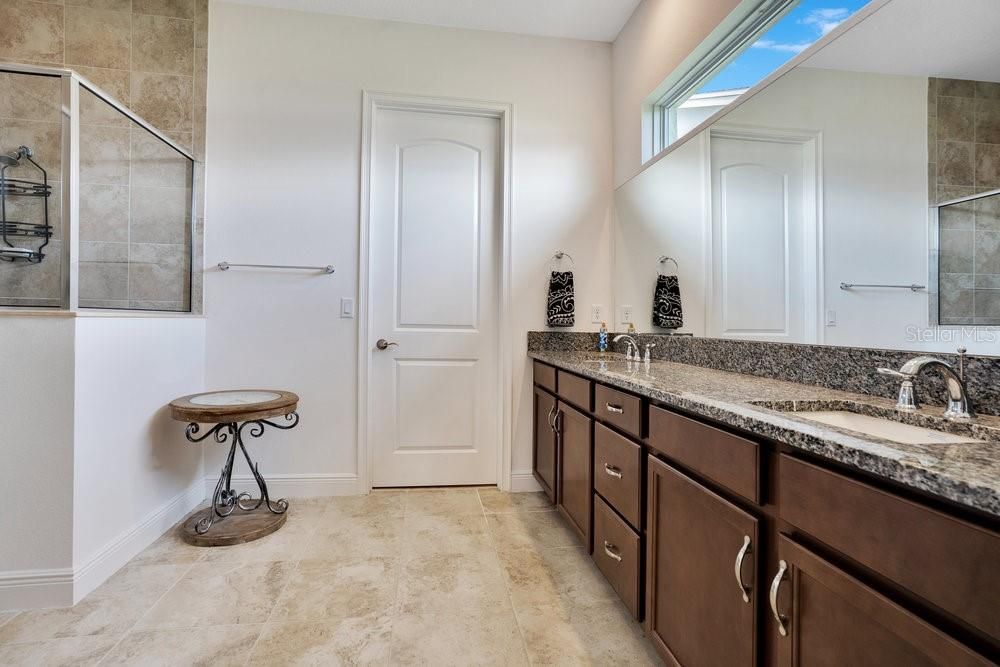 For Sale: $585,000 (3 beds, 3 baths, 2365 Square Feet)