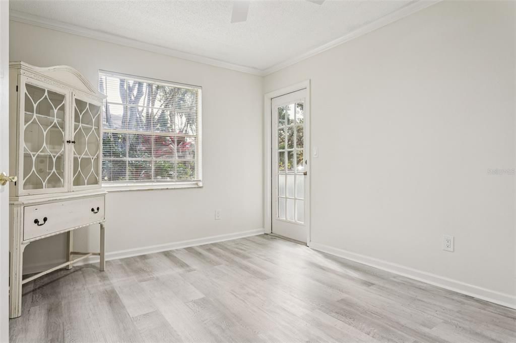 Под контрактом: $2,000 (3 спален, 2 ванн, 1230 Квадратных фут)