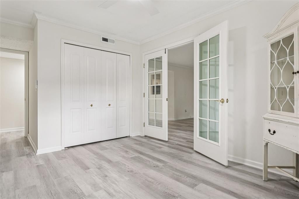 Под контрактом: $2,000 (3 спален, 2 ванн, 1230 Квадратных фут)