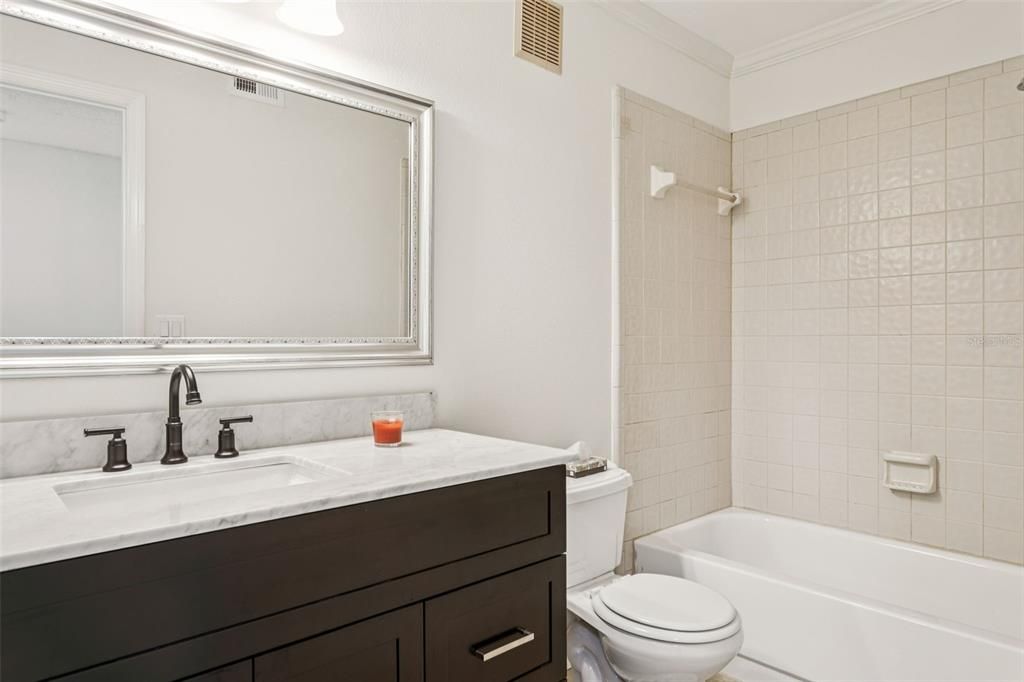 Под контрактом: $2,000 (3 спален, 2 ванн, 1230 Квадратных фут)