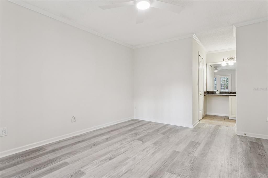 Под контрактом: $2,000 (3 спален, 2 ванн, 1230 Квадратных фут)