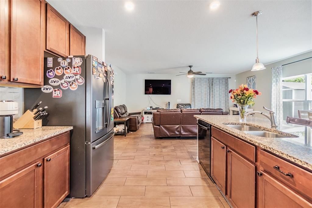 For Rent: $3,500 (4 beds, 2 baths, 2777 Square Feet)