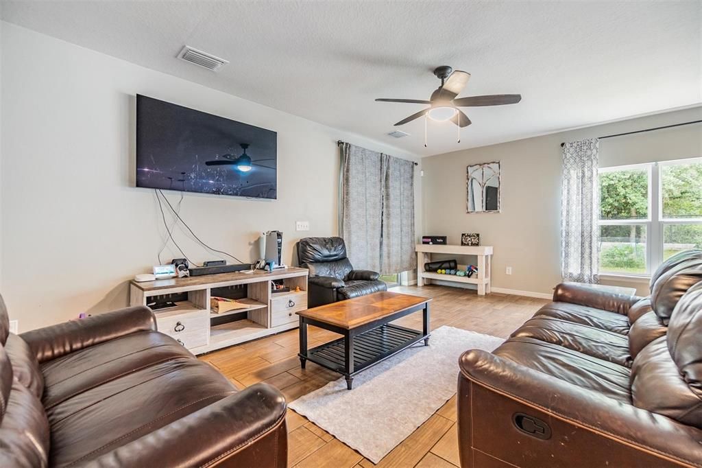 For Rent: $3,500 (4 beds, 2 baths, 2777 Square Feet)