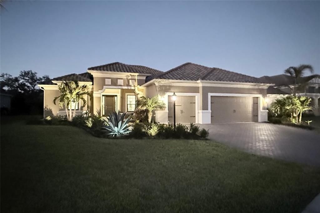 Active With Contract: $877,500 (3 beds, 3 baths, 2703 Square Feet)
