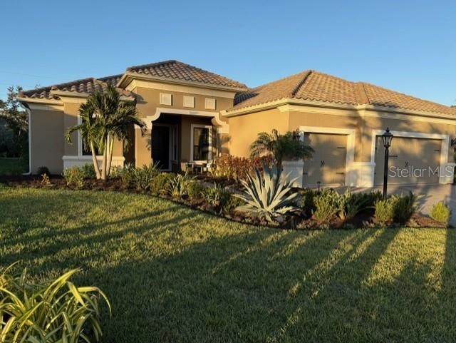 Active With Contract: $877,500 (3 beds, 3 baths, 2703 Square Feet)