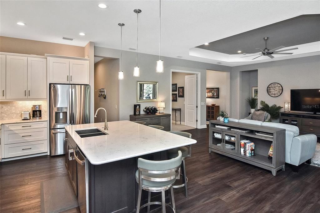 Active With Contract: $877,500 (3 beds, 3 baths, 2703 Square Feet)