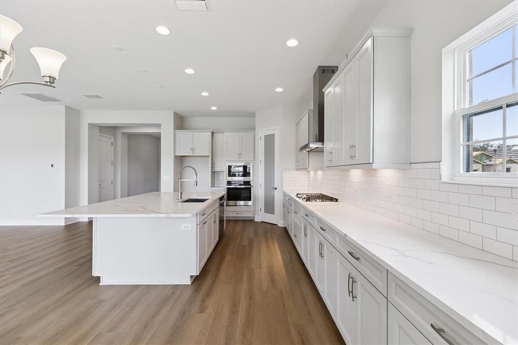 Active With Contract: $699,990 (5 beds, 4 baths, 3518 Square Feet)