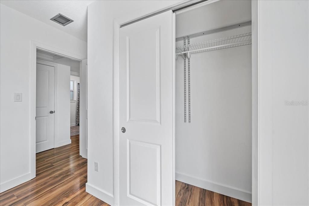 En Venta: $319,000 (4 camas, 2 baños, 1700 Pies cuadrados)