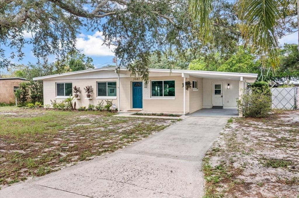 En Venta: $319,000 (4 camas, 2 baños, 1700 Pies cuadrados)