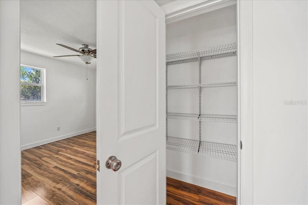 En Venta: $319,000 (4 camas, 2 baños, 1700 Pies cuadrados)