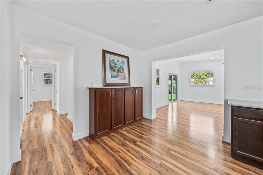 En Venta: $319,000 (4 camas, 2 baños, 1700 Pies cuadrados)