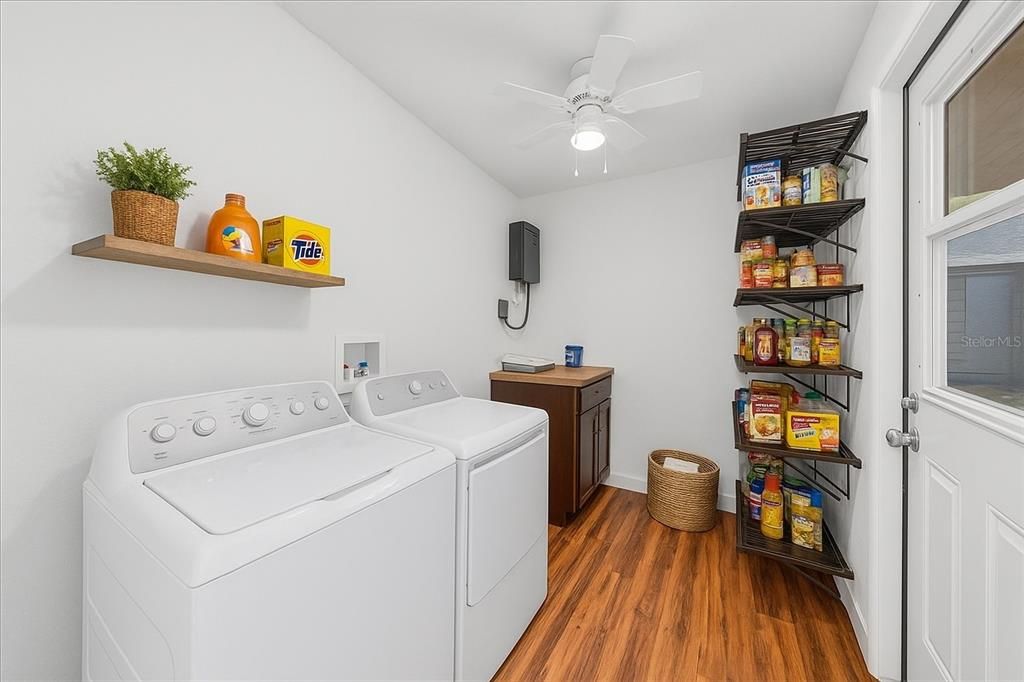 En Venta: $319,000 (4 camas, 2 baños, 1700 Pies cuadrados)