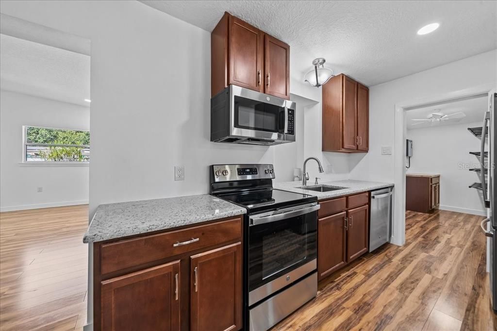 En Venta: $319,000 (4 camas, 2 baños, 1700 Pies cuadrados)