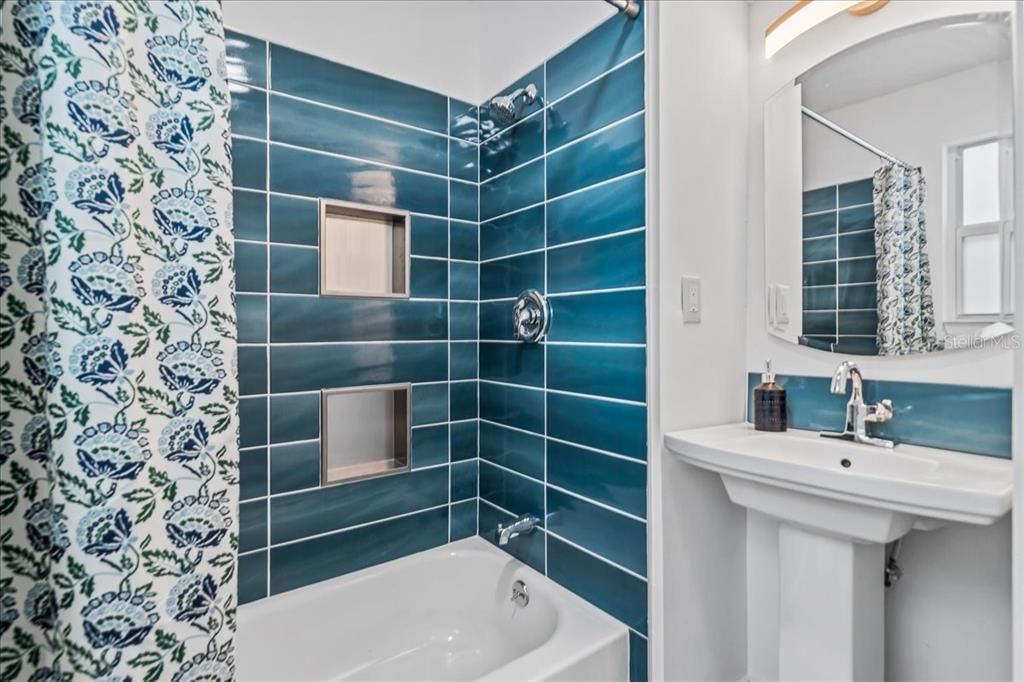 En Venta: $319,000 (4 camas, 2 baños, 1700 Pies cuadrados)