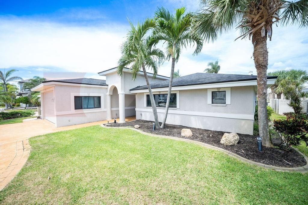 En Venta: $2,188,000 (3 camas, 3 baños, 2430 Pies cuadrados)