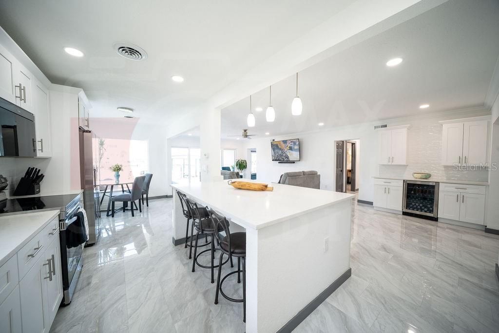 En Venta: $2,188,000 (3 camas, 3 baños, 2430 Pies cuadrados)