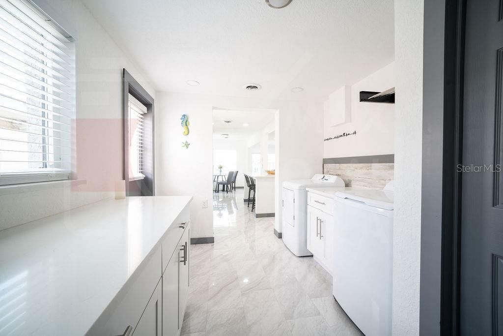 En Venta: $2,188,000 (3 camas, 3 baños, 2430 Pies cuadrados)