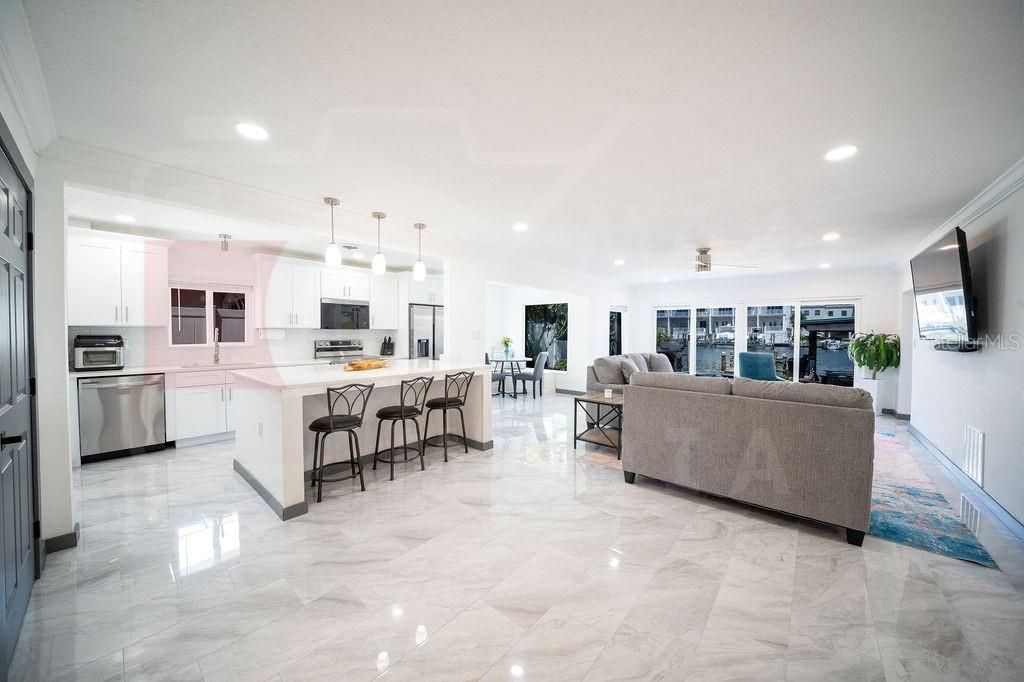 En Venta: $2,188,000 (3 camas, 3 baños, 2430 Pies cuadrados)