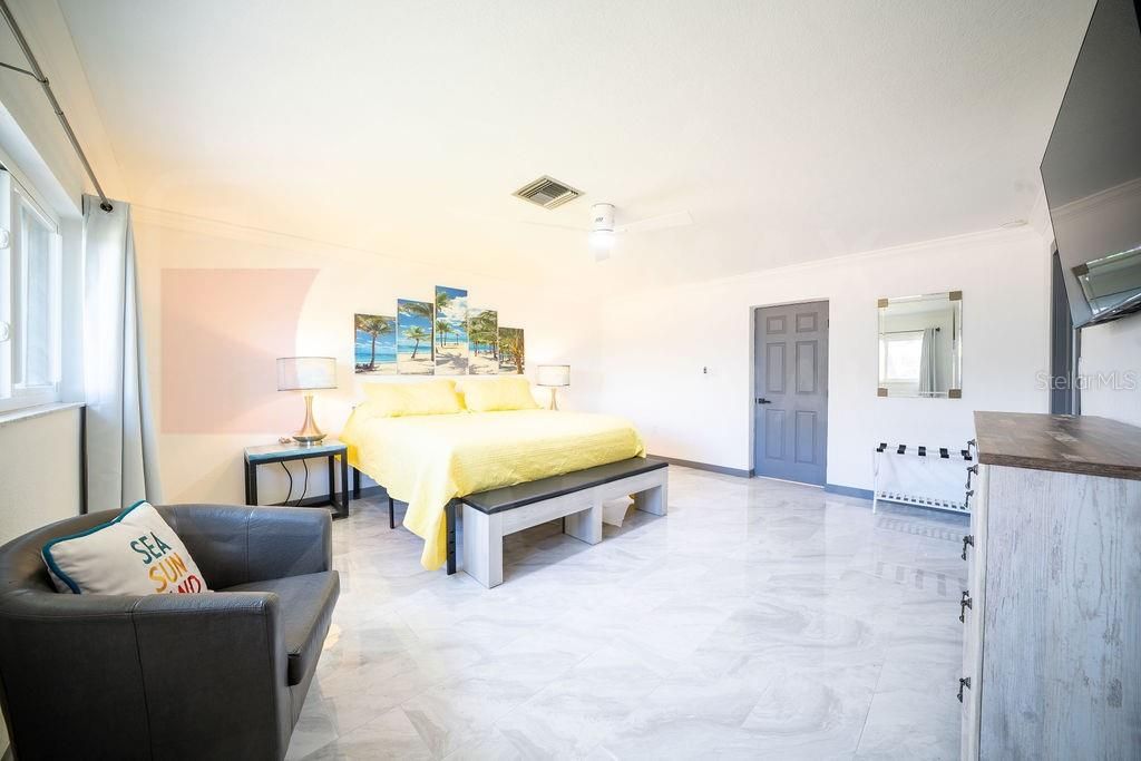 En Venta: $2,188,000 (3 camas, 3 baños, 2430 Pies cuadrados)