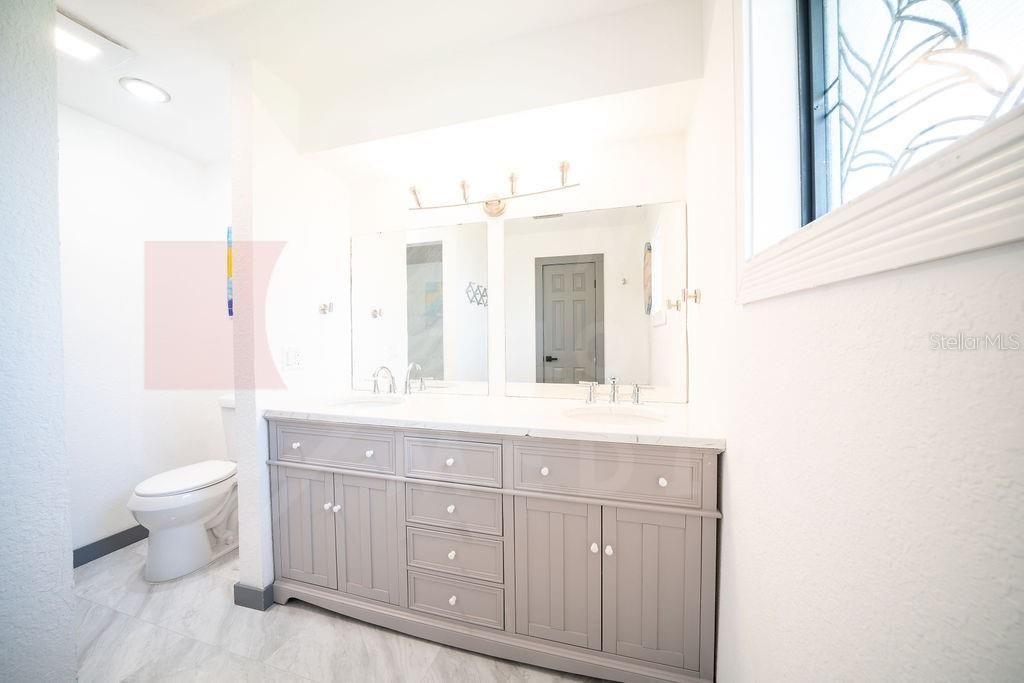 En Venta: $2,188,000 (3 camas, 3 baños, 2430 Pies cuadrados)