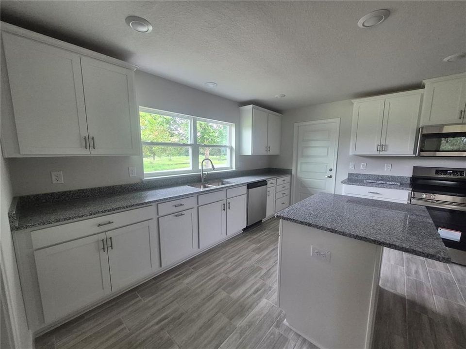 For Sale: $610,450 (4 beds, 3 baths, 3000 Square Feet)