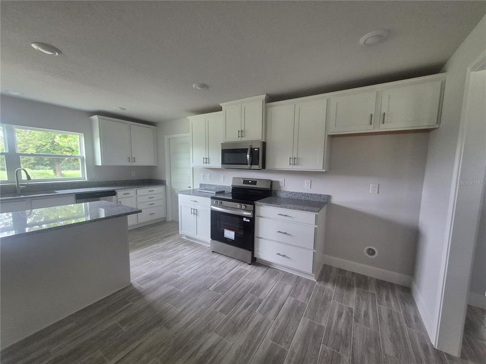 For Sale: $610,450 (4 beds, 3 baths, 3000 Square Feet)