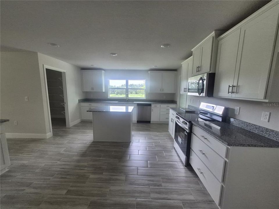 For Sale: $610,450 (4 beds, 3 baths, 3000 Square Feet)