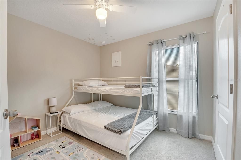 Под контрактом: $339,000 (4 спален, 2 ванн, 1857 Квадратных фут)